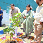 मुख्यमंत्री  पुष्कर सिंह धामी ने विश्व पर्यावरण दिवस के अवसर पर मुख्यमंत्री आवास में “एक पेड़ मां के नाम” अभियान के अंतर्गत पौधारोपण किया ।