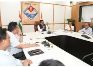 मुख्य सचिव ने सर्वप्रथम कुंभ मेला 2027 की तैयारियों की जानकारी ली।