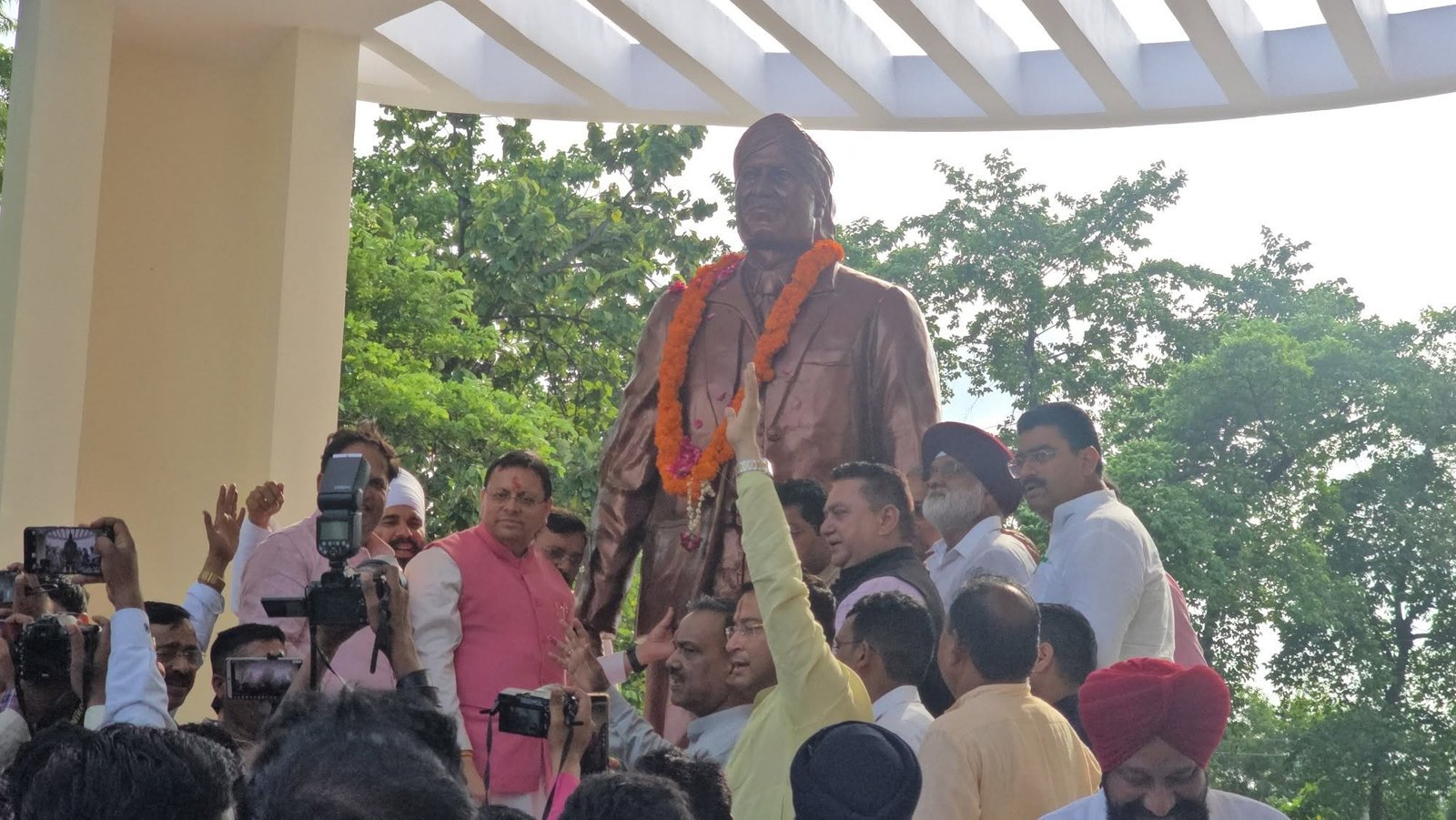 मुख्यमंत्री श्री धामी ने कहा कि शहीद ऊधम सिंह का जीवन देशभक्ति, आत्मसम्मान और अन्याय के विरुद्ध संघर्ष का अमर प्रतीक है