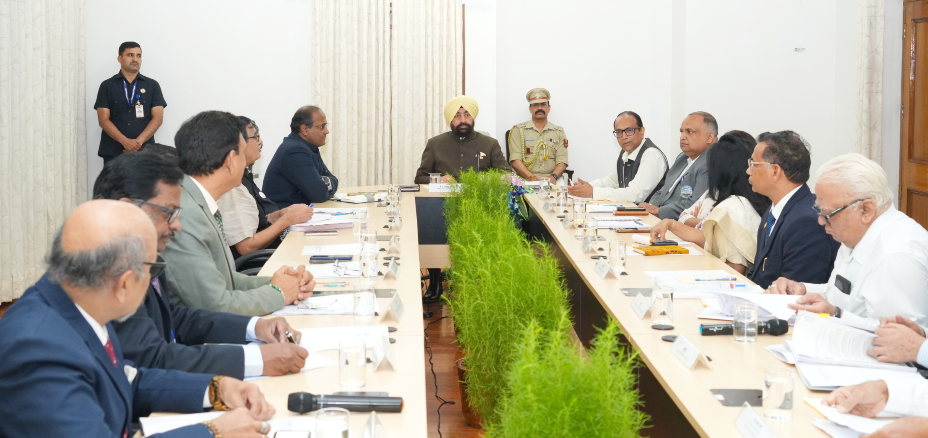 21वीं सदी की चुनौतियों के अनुरूप युवाओं को एआई सक्षम, उद्योगोन्मुख एवं राष्ट्र निर्माण के लिए तैयार करें विश्वविद्यालय: राज्यपाल