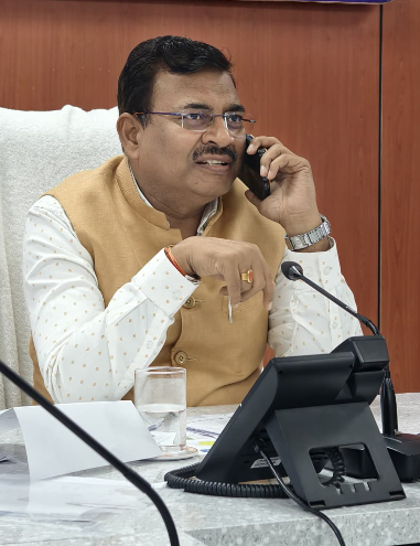 एसईओसी से लगातार जनपदों के साथ समन्वय बनाए रखने के निर्देश