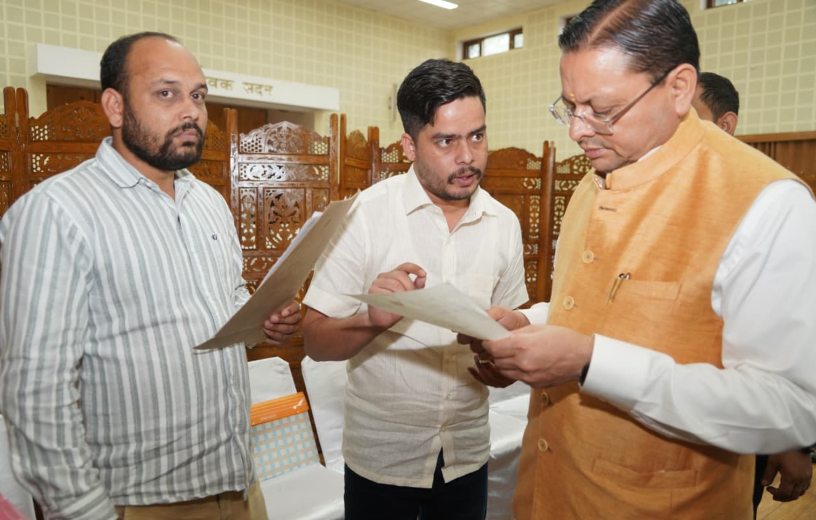 मुख्यमंत्री श्री पुष्कर सिंह धामी से मंगलवार को मुख्यमंत्री आवास स्थित मुख्य सेवक सदन में विधायक पुरोला श्री दुर्गेश्वर लाल ने भेंट की।