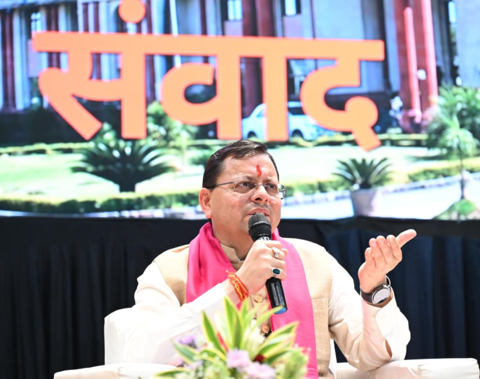 दून विश्वविद्यालय में मुख्यमंत्री ने युवाओं से किया संवाद, कहा-बदलती तकनीक के अनुरूप ‘फ्यूचर रेडी’ बनें युवा