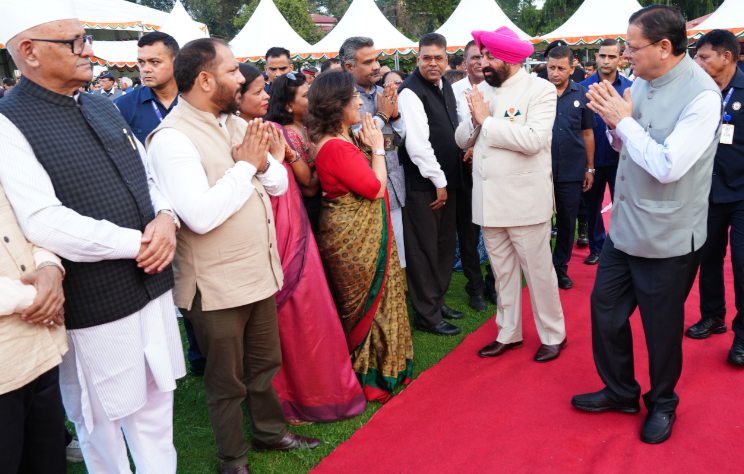 स्वतंत्रता दिवस के अवसर पर लोक भवन में स्वल्पाहार कार्यक्रम आयोजित हुआ। इस कार्यक्रम में राज्यपाल लेफ्टिनेंट जनरल गुरमीत सिंह (से नि) एवं मुख्यमंत्री पुष्कर सिंह धामी सहित अनेक गणमान्य लोगों ने प्रतिभाग किया।