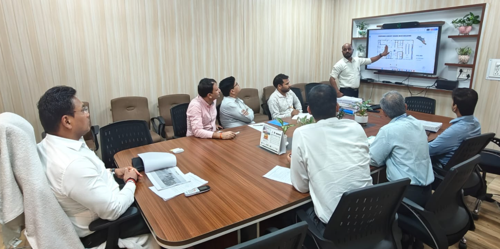धामी सरकार का विकास पर फोकस, मास्टर प्लान से अवैध निर्माण तक सचिव आवास ने की समीक्षा