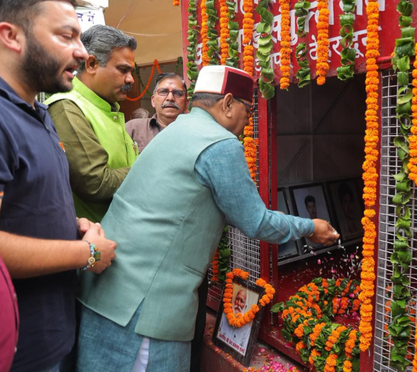 देहरादून स्थित शहीद स्थल पर दी मसूरी गोलीकांड के अमर शहीदों को श्रद्धांजली।