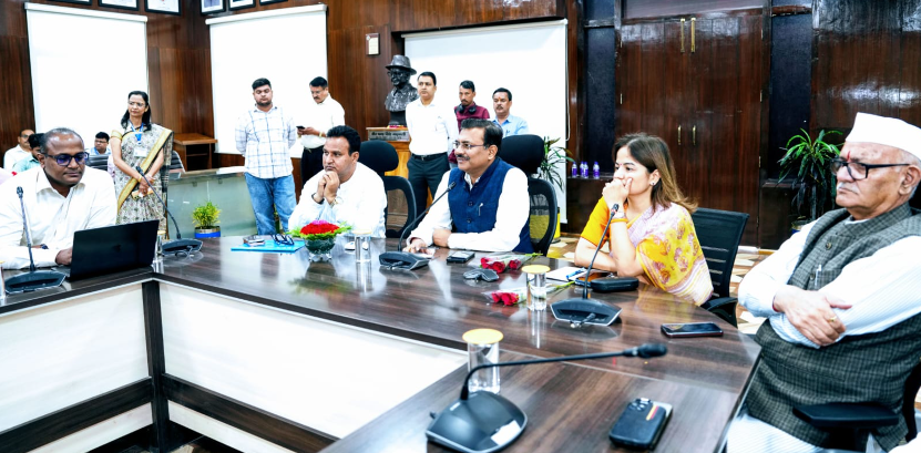 देवप्रयाग विधानसभा क्षेत्र के टॉपर विद्यार्थियों ने मुख्य सचिव से की मुलाकात