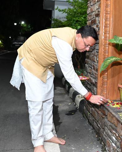 प्रधानमंत्री श्री नरेंद्र मोदी के जन्मदिवस पर मुख्यमंत्री धामी ने जलाया ‘आशीर्वाद का दीया’