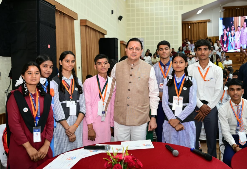 मुख्यमंत्री युवा विद्यार्थी मंथन कार्यक्रम में 140 चयनित छात्र-छात्राओं से मुख्यमंत्री ने किया संवाद