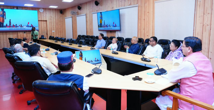 मुख्यमंत्री ने मुख्यमंत्री आवास में सुना प्रधानमंत्री के ‘मन की बात’ कार्यक्रम का 138वां संस्करण