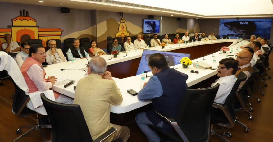 बुद्धिजीवियों से संवाद में मुख्यमंत्री ने साझा की उत्तराखण्ड के विकास की प्राथमिकताएं