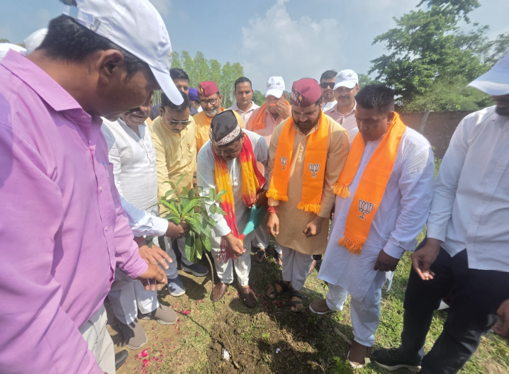 केंद्रीय जनजातीय कार्य मंत्री श्री जुएल ओराम ने बाजपुर के एकलव्य मॉडल आवासीय विद्यालय में विद्यार्थियों के साथ किया संवाद, विद्यालय को उत्कृष्ट शिक्षण संस्थान के रूप में विकसित करने पर दिया जोर