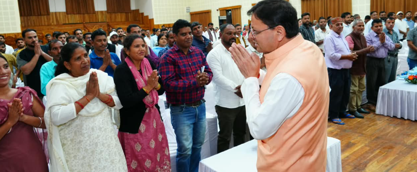 सीएम धामी ने मुख्य सेवक सदन में अनुसूचित जाति एवं अनुसूचित जनजाति समुदाय के लोगों से किया संवाद