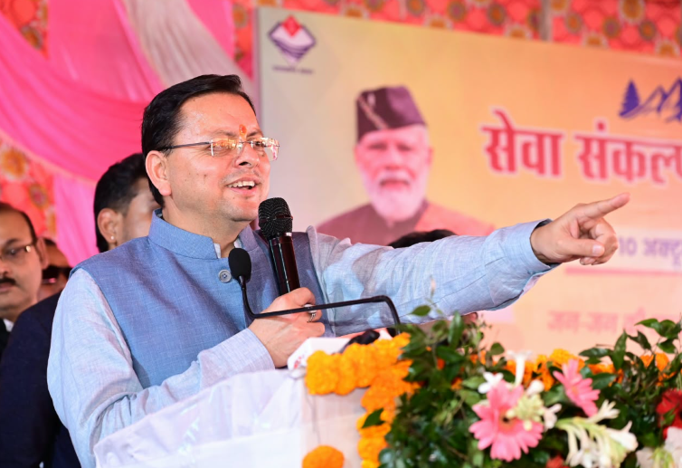 सेवा संकल्प अभियान के तहत देहरादून में आयोजित बहुउद्देशीय शिविर में मुख्यमंत्री ने किया प्रतिभाग, विभागीय स्टॉलों का किया अवलोकन