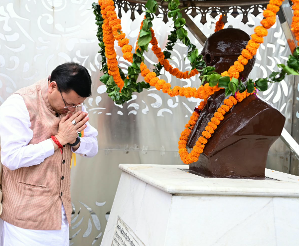 नवरात्रि के प्रथम दिवस पर ध्वजारोहण कर नौ दिवसीय मेले का उद्घाटन, सांस्कृतिक झांकियों का किया अवलोकन