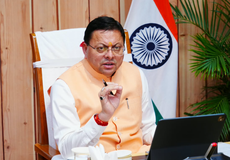 मुख्यमंत्री धामी ने मुख्यमंत्री आवास में देर रात तक जिलाधिकारियों और एसएसपी के साथ ली चार घंटे से अधिक मेराथन बैठक