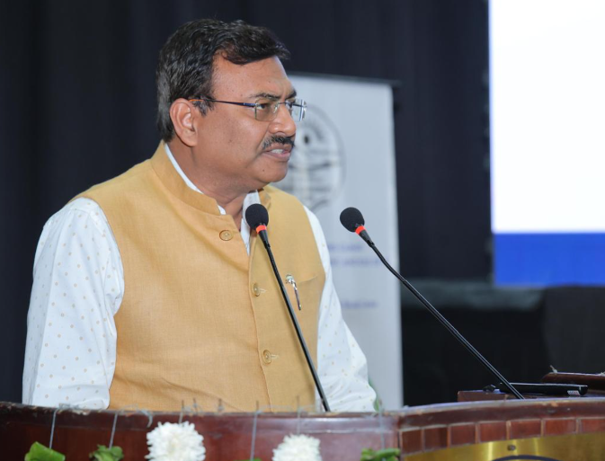 मुख्य सचिव ने किया दून विश्वविद्यालय में दो दिवसीय राष्ट्रीय संगोष्ठी का शुभारंभ