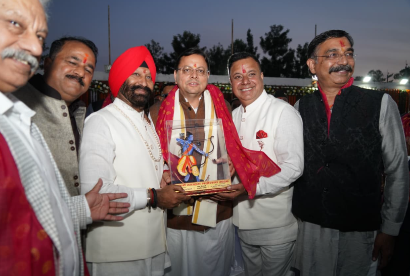 मुख्यमंत्री श्री पुष्कर सिंह धामी बन्नू बिरादरी द्वारा परेड ग्राउंड, देहरादून में आयोजित दशहरा महोत्सव में हुए शामिल